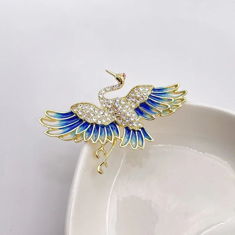 New Cute Vivid Flying Bird Brooch Ladies  Animal Hummingbird Phoenix Pigeon Crane Flamingo Pin Buckle Party Leisure